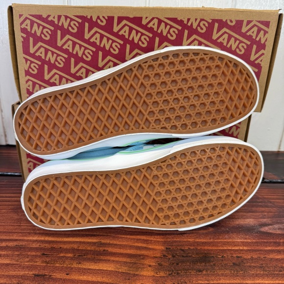 NIB Vans Classic Slip-On Checkerboard Crystal Blue White Sneakers Size 8.5 Women - Picture 7 of 8